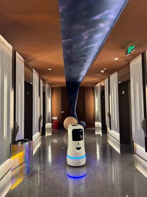 酒店機器人不要太可愛，科技發(fā)燒友眼中的智能化革新